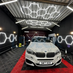 Lumină LED Hexagonală 14 Module + Rama 484x243 cm – Iluminare Profesională Atelier Detailing Auto 672W Honeycomb - Img 8