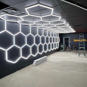 Lumină LED Hexagonală Modulară Custom – Sistem Extensibil Honeycomb pentru Spații Profesionale - Img 8