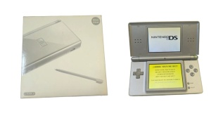 Consola jocuri Nintendo DS Lite model USG-001, model Japonia, Gloss Silver, GRI, la cutie complet cu toate accesorile, GRAD A+, second hand