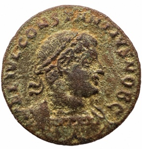 Tablou elegant, dimensiuni 14.8x 19.8 cm, ce conține o monedă autentică “ CONSTANTINE II - CAESAR “ prezentată într-un design artistic inspirat din stilul roman antic. - Img 2
