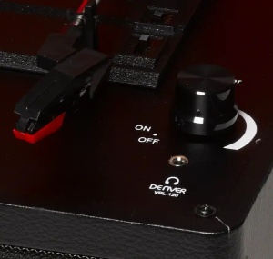Bőröndszerű formájú bakelit lemezjátszó beépített hangszórókkal, beépített erősítővel, USB-csatlakozóval a fájlok átviteléhez, FEKETE, DENVER - Img 4