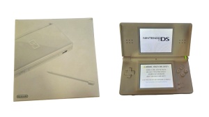 Consola jocuri Nintendo DS Lite model USG-001, model Japonia, culoare Chrystal White, ALB, la cutie complet cu toate accesorile, GRAD A+, second hand