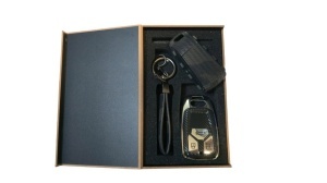 Husa premium pentru cheie Audi A4 B9 A5 A6L A6 S4 S5 S7 8W Q7 4M Q5 TT TTS RS, imitatie carbon, cutie pentru cadou inclus - Img 2