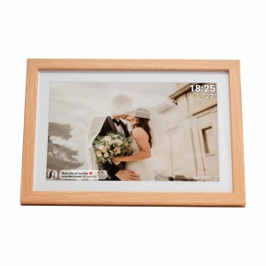 Ramă Foto Digitală Wi-Fi Denver PFF-1040LW, Ecran Tactil 10.1" HD IPS, Design din Lemn de Stejar, Software Frameo, 16 GB Stocare, USB-C, Light Wood - Img 3