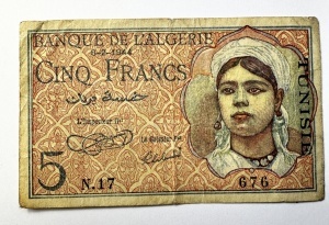 Bancnota Coloniala - 5 Francs, emisă de Banque de l’Algérie la 7 ianuarie 1942, destinată circulației în Tunisia în perioada protectoratului francez și a celui de-Al Doilea Război Mondial.