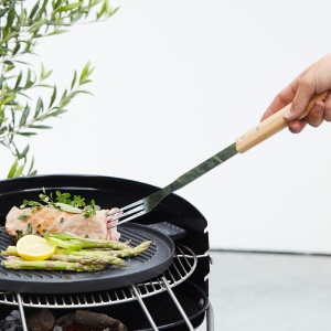 Barbecook BC-ACC-7072 furcă de grătar din oțel inoxidabil, mâner din lemn de cauciuc, 100% FSC, 46cm - Img 2