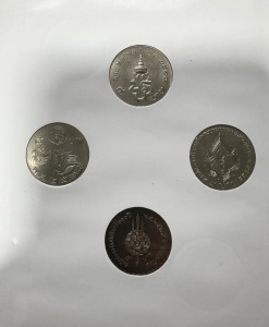 Colecție de 14 monede comemorative thailandeze cu valoarea nominală de 5 Baht, emise pentru celebrarea unor evenimente importante din istoria și viața monarhiei thailandeze. - Img 4