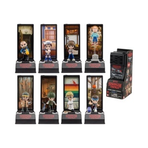 Figurina diorama de colectie seria STRANGER THINGS Upside Down Capsules Series 3, carcasa display in forma de Walkie Talkie, produs licentiat ORIGINAL, YUME, se livreaza aleatoriu