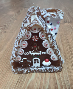 Lumanare decorativa, casa turta dulce, 13,5 x 14,5 x 12 cm, VKtools - Img 2