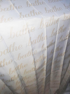 Perdea dus premium, alb-auriu, model Bath, 180 x 180cm, material textil sintetic tesut, anti-rupere, 12 inele metal, George Home - Img 2