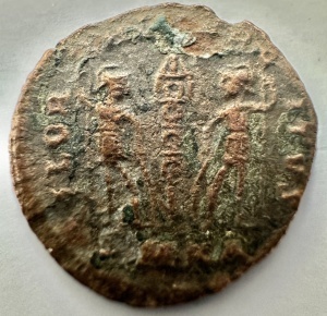 CONSTANTINE II - CAESAR ( 317-337 AD ) - Moneda Antica Romana - Img 2