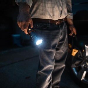 Lanterna profesionala, LED COB, 8000 lumeni, aluminiu anodizat, acumulator, functie Power Bank, NEBO DAVINCI™ 8000 - Img 5
