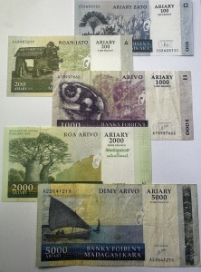 Set Bancnote - Madagascar - 100/200/1000/2000/5000 Ariary ( 2004-2012 )