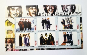 Bloc filatelic emis de Republica Côte d’Ivoire în anul 2003, dedicat formației legendare The Beatles.