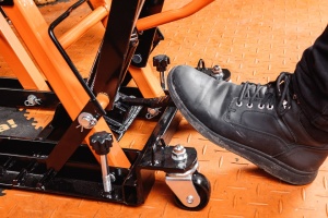 Cric hidraulic mobil pentru quad-uri si motociclete. Capacitate de incarcare 680 kg - Img 10