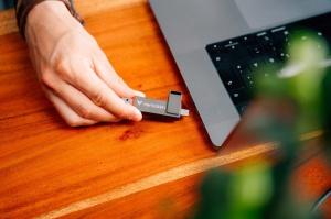 Memorie Dual USB-A/C 3.2 VERBATIM QuickStick, USB 2.0, 1TB, Gri "32043" - Img 3