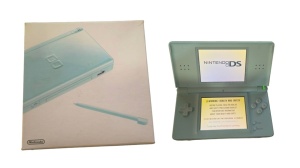 Nintendo DS Lite játékkonzol, USG-001 modell, japán változat, színe: Icy Blue, Bleu, dobozban, minden tartozékkal együtt, A+ állapotú, használt