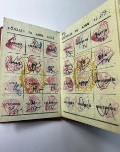 Carnet de membru al Uniunii Generale a Sindicatelor din România (UGSR), datat pe copertă 1967. - Img 4