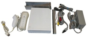 Consola jocuri NINTENDO Wii in cutia originala cu toate accesoriile, model RVL-001 (EUR), completa, 1 controller + 1 nunchuk, sensor bar, second hand - Img 3