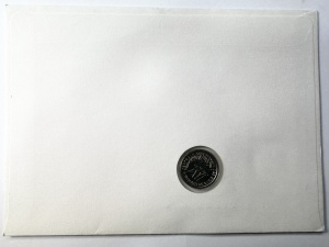 Gabon 1990 – Plic filatelico-numismatic Albert Schweitzer + monedă 50 Francs necirculată (UNC) + timbru ștampilat Lambaréné - Img 2
