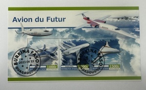 Bloc filatelic (colită) Burkina Faso 2023 – Avion du Futur
