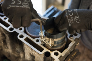 Dispozitiv presa compresat segmenti piston, 54 -157 x 75mm,Silverline - Img 2