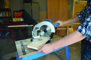Fierastrau circular de banc 1400W , 210mm , 0-45 ° , Silverline DIY 1400W Compound Mitre Saw 210mm - Img 5