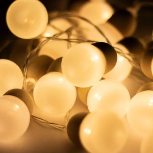 Ghirlandă luminoasă cu LED-uri, alimentată cu baterii, 20 LED-uri albe calde