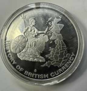 Medalie de colecție – History of British Currency 1937-1952 . Medalie comemorativă britanică, cu monedă Farthing din 1941 , placată cu aur - Img 2