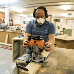 Triton MOF001, 1400W, 21000rpm, változtatható fordulatszámú, professzionális fahasító gyalu - Img 2