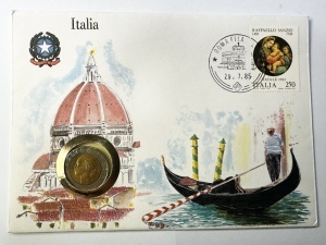 Italia 1985 – Plic filatelico-numismatic + monedă 500 Lire necirculată (UNC) + timbru Raffaello Sanzio ștampilat Roma