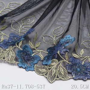 Embroidered Lace with Silk and Lurex Thread, 20.5 cm - Img 2