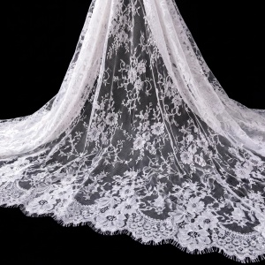 Dantela Chantilly, Alb Latime 150 cm (3m/bucata)