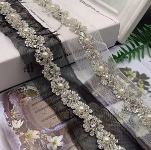 Pasmanterie Flower, Pearls and Strass Band, 5 cm - Img 1