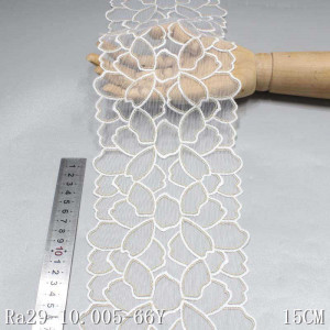 White Lace Embroidered with Lurex Thread, 15 cm - Img 3