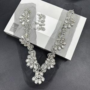 Collar with Glass Crystals and Beads, 39 x 30 cm - Img 3