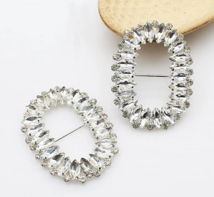 Oval glass crystal buckle