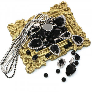 Crystal Set, Strass and Pearl Chain, Black, Silver Base - Img 2