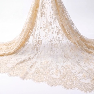 Dantela Chantilly, Crem Latime 150 cm (3m/bucata)