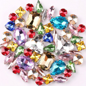 Set Cristale Sticla, Diverse Culori Deschise, Baza Argintiu, (50 bucati/set)