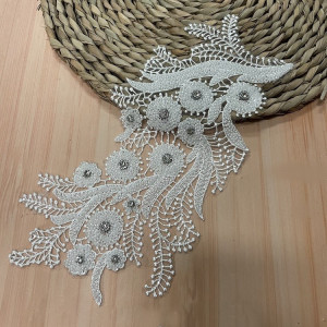 White Flowers with Beads appliqué, 33 x 16 cm