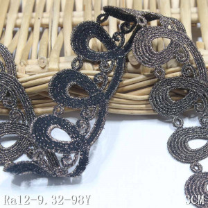 Guipure Lace with Golden Lurex Thread, 3 cm - Img 2
