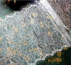 Fine Chantilly Lace, 31 cm - Img 3