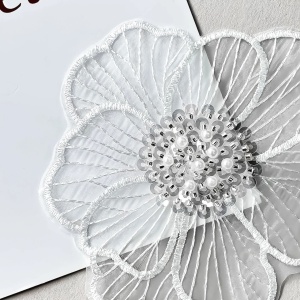 Floare Alba Brodata cu Margele, 13 x 12 cm - Img 2