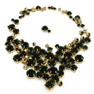 Pietre de cusut sticla cu suport metalic, Emerald, Baza Auriu, (100 bucati/set)