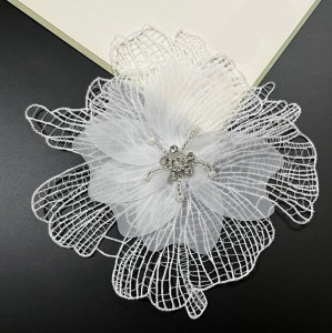 Aplicatie Brodata Floare cu Strasuri, Alb, ,16cm - Img 1