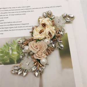 Aplicatie Cristale Flori 3D si Perle, Bej