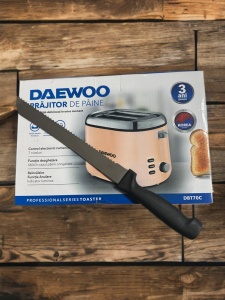 Prajitor de paine Daewoo + cutit pentru paine CADOU