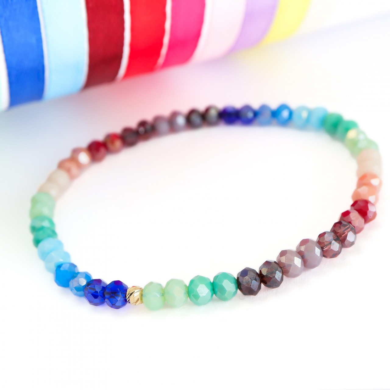 Brățară elastică rainbow cu o biluță de 3 mm aur 14k