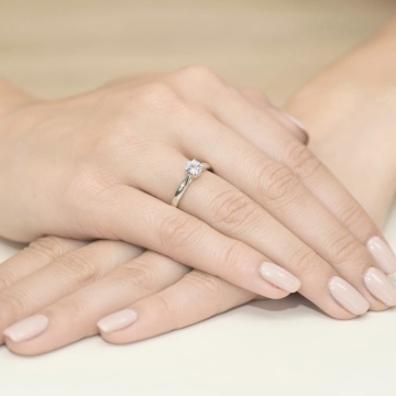Inel Aur 9K cu Safir Alb 0.60 ct si Diamante Naturale 0.01 ct - Img 8